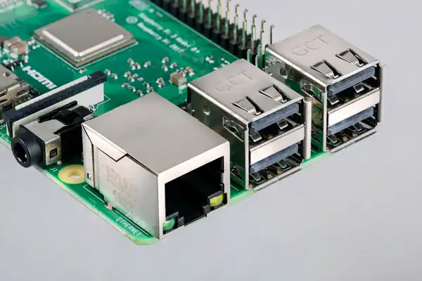 Raspberry Pi 3B+ con accesorios